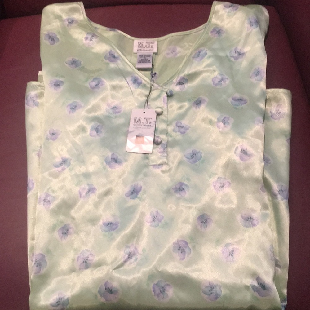 NWT- Morgan Taylor night gown